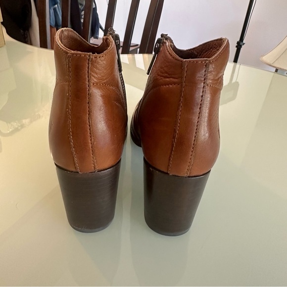 FRYE Nora Zip Short Ankle Boots Leather Women Size 7B Nutmeg Brown 79929 Western - Picture 7 of 9